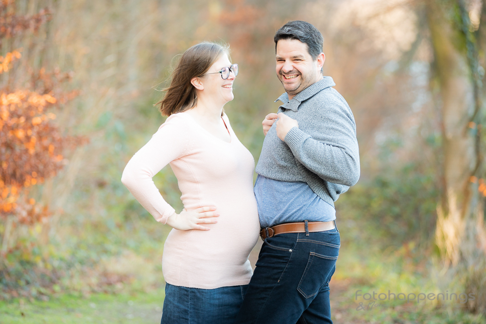 Portrait einer schwangeren Frau mit Mann, erstellt von Fotohappenings & More