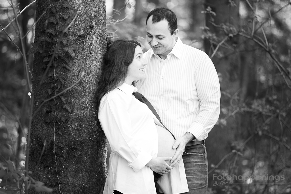 Portrait einer schwangeren Frau mit Mann, erstellt von Fotohappenings & More