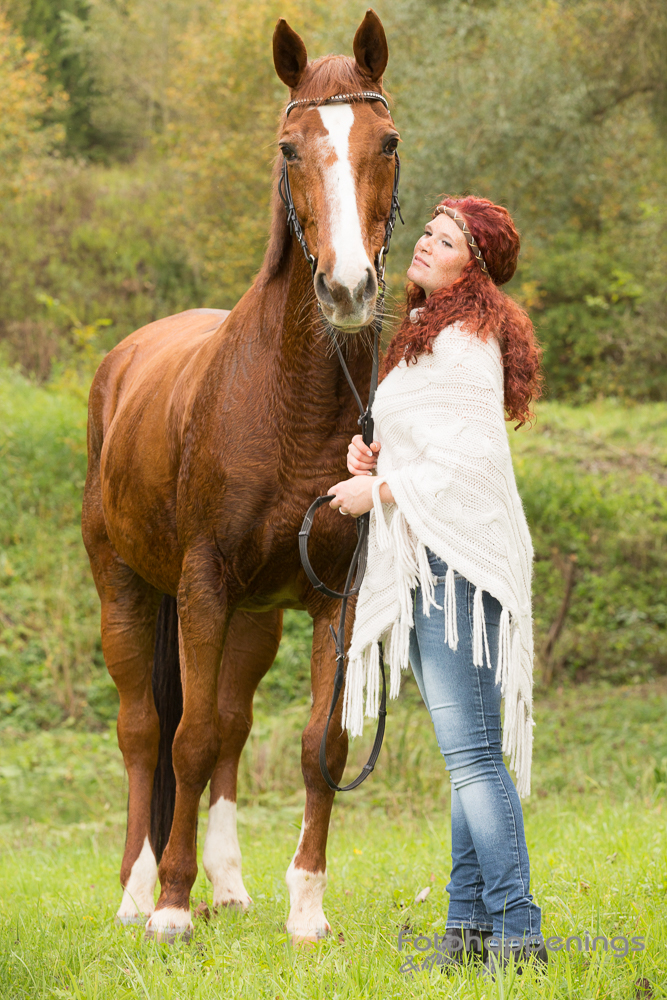 Portrait einer Reiterin mit Pferd, erstellt von Fotohappenings & More